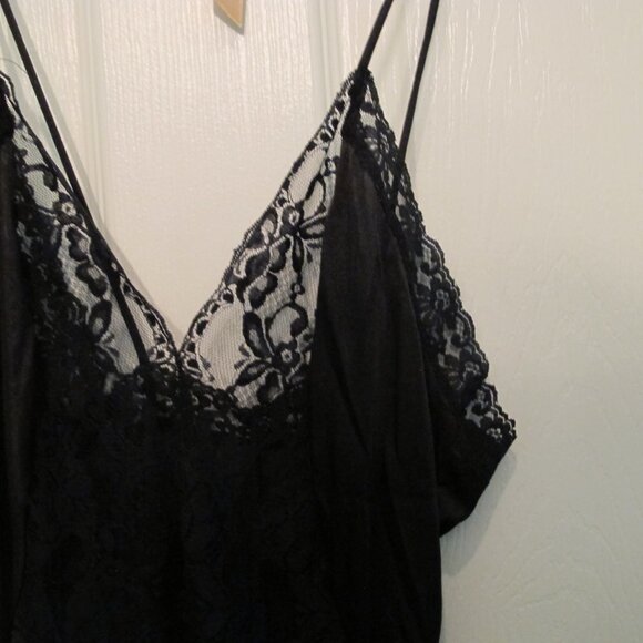 Super Sexy Soft Silky and Lacy nightgown Black Size Medium - Picture 3 of 5